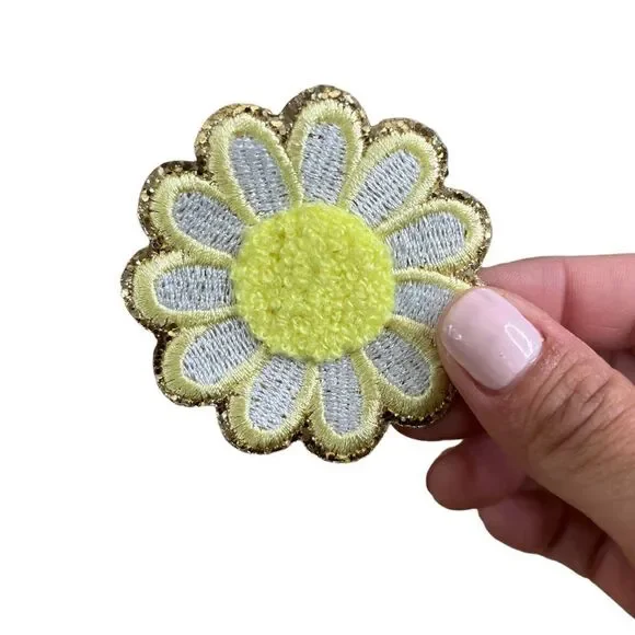 New Embroidered Daisy Sticker Patch - Picture 3 of 3